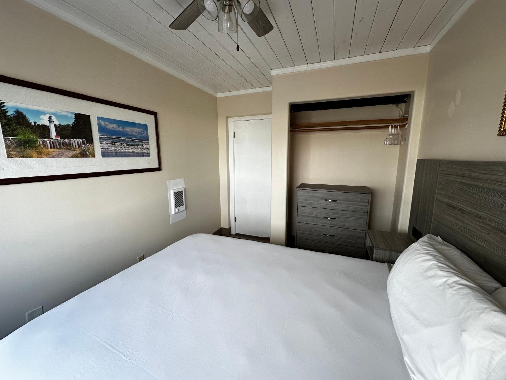 Westport Inn Room photo